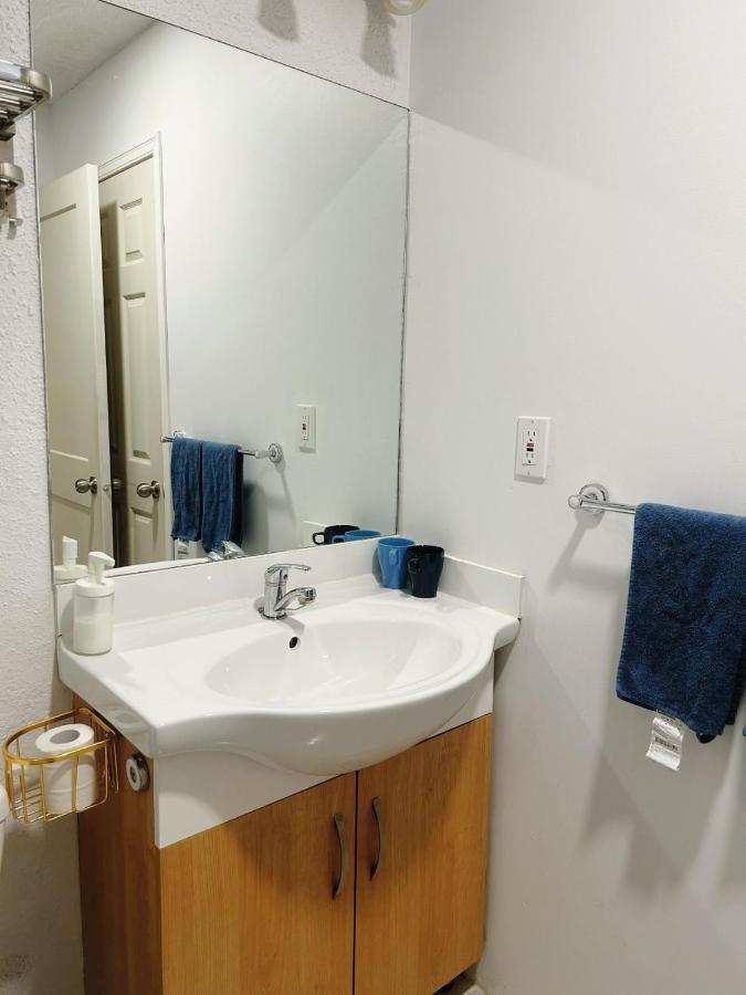 Private Suite With Separated Entrance Monica'S Home Richmond Bagian luar foto