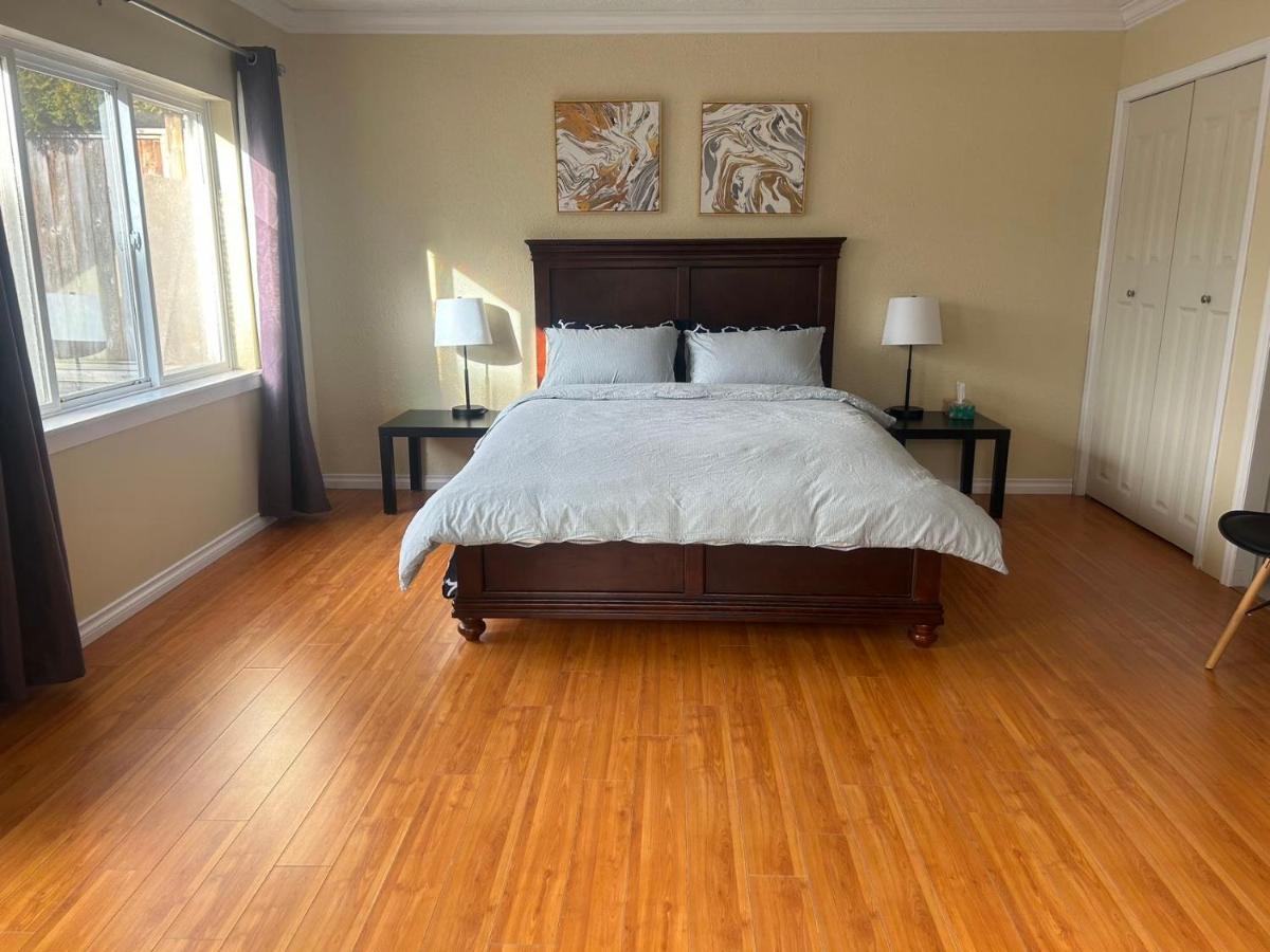 Private Suite With Separated Entrance Monica'S Home Richmond Bagian luar foto