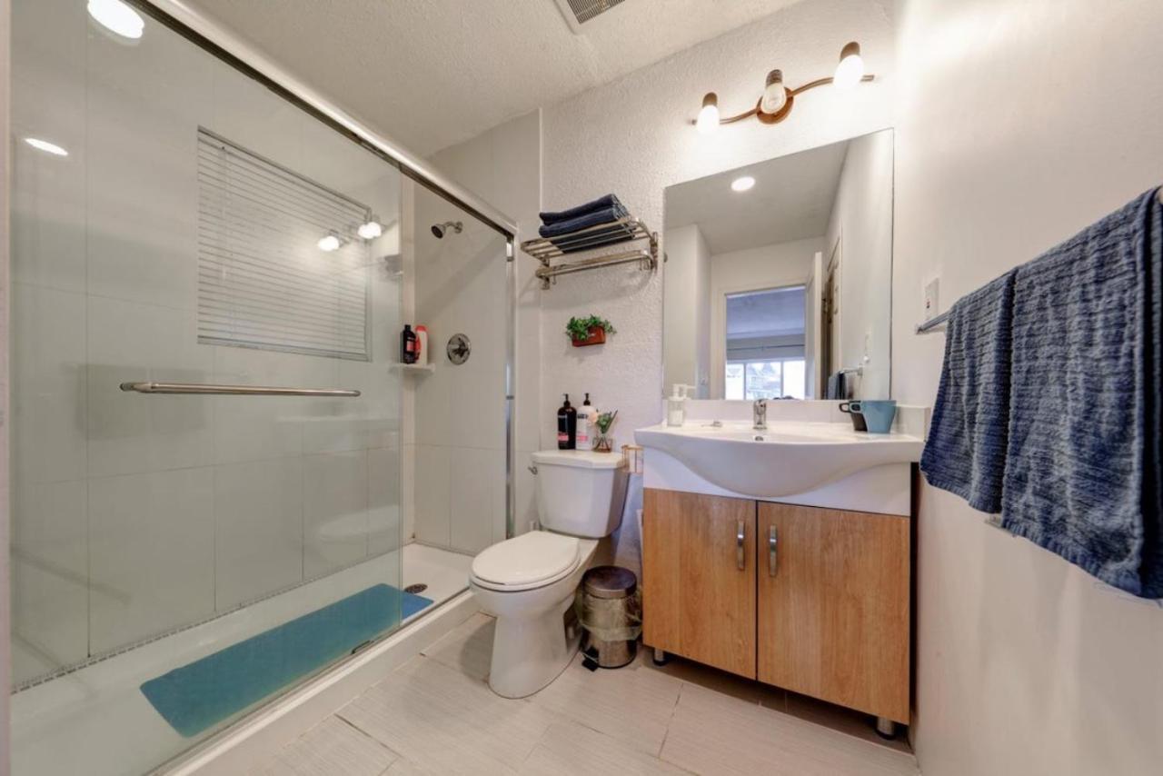Private Suite With Separated Entrance Monica'S Home Richmond Bagian luar foto