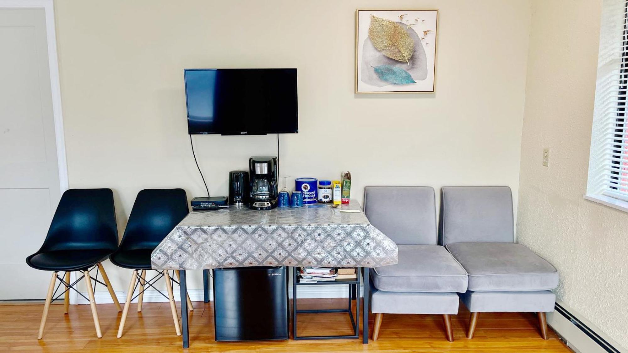 Private Suite With Separated Entrance Monica'S Home Richmond Bagian luar foto